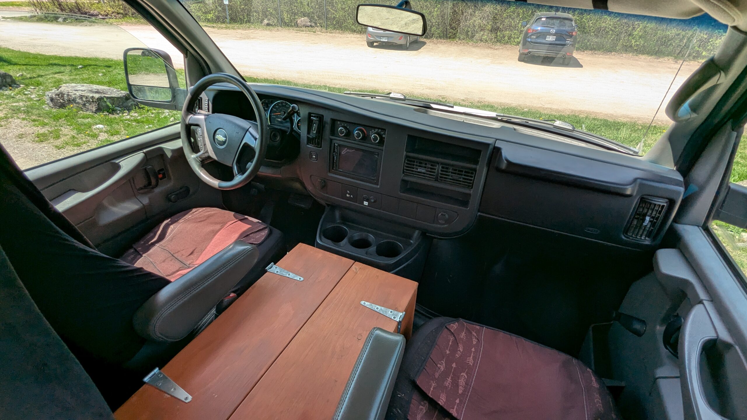 Radio Bluetooth avec caméra de recul et caisson de rangement