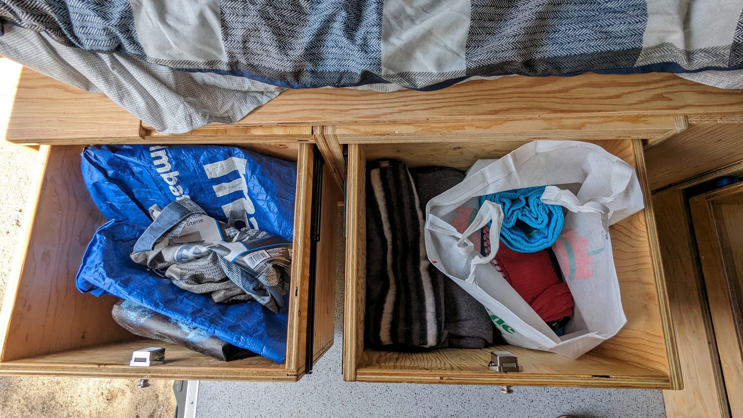 Ensemble complet de literie et couverture supplémentaire en laine