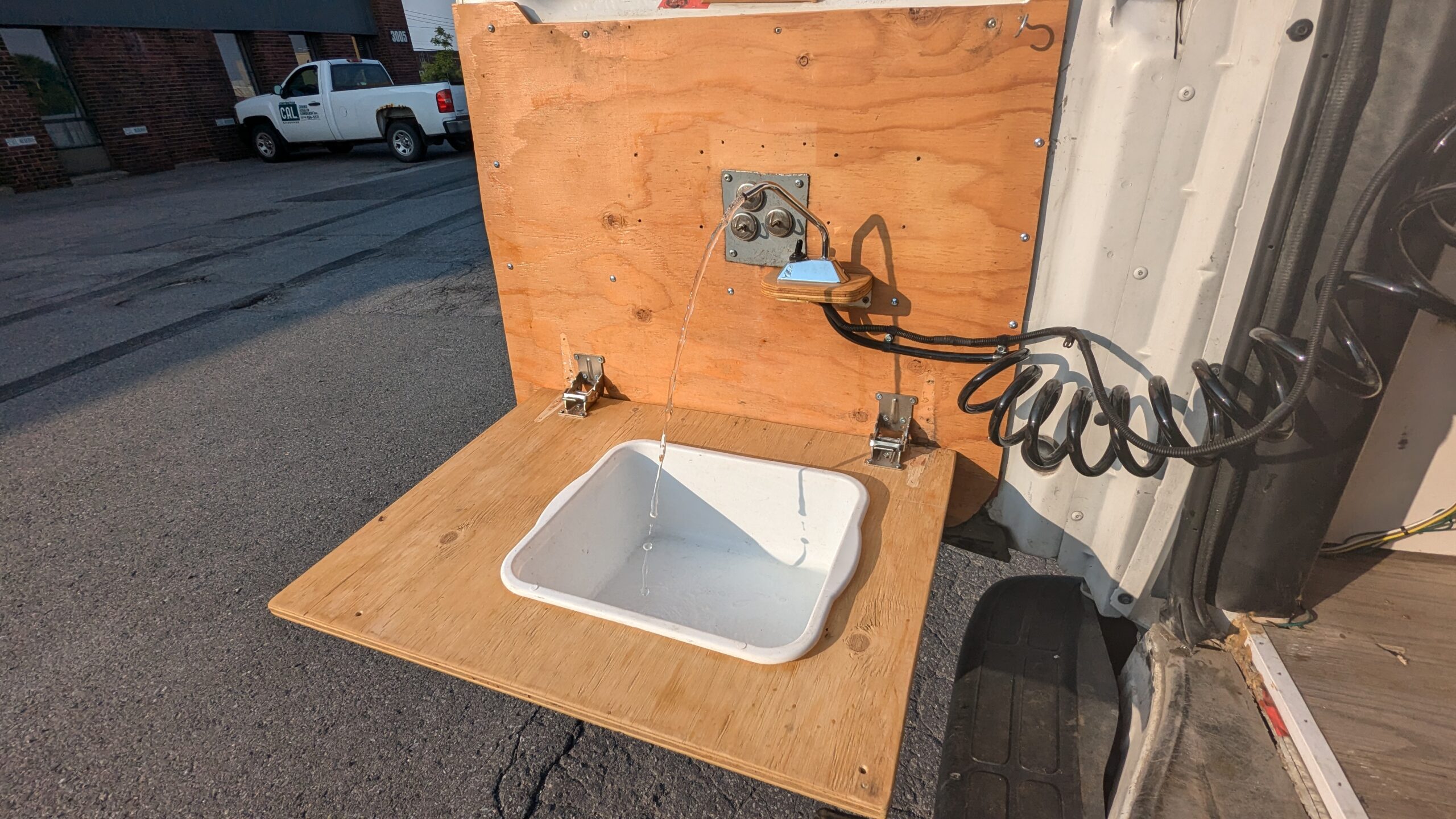 Évier amovible avec alimentation électrique