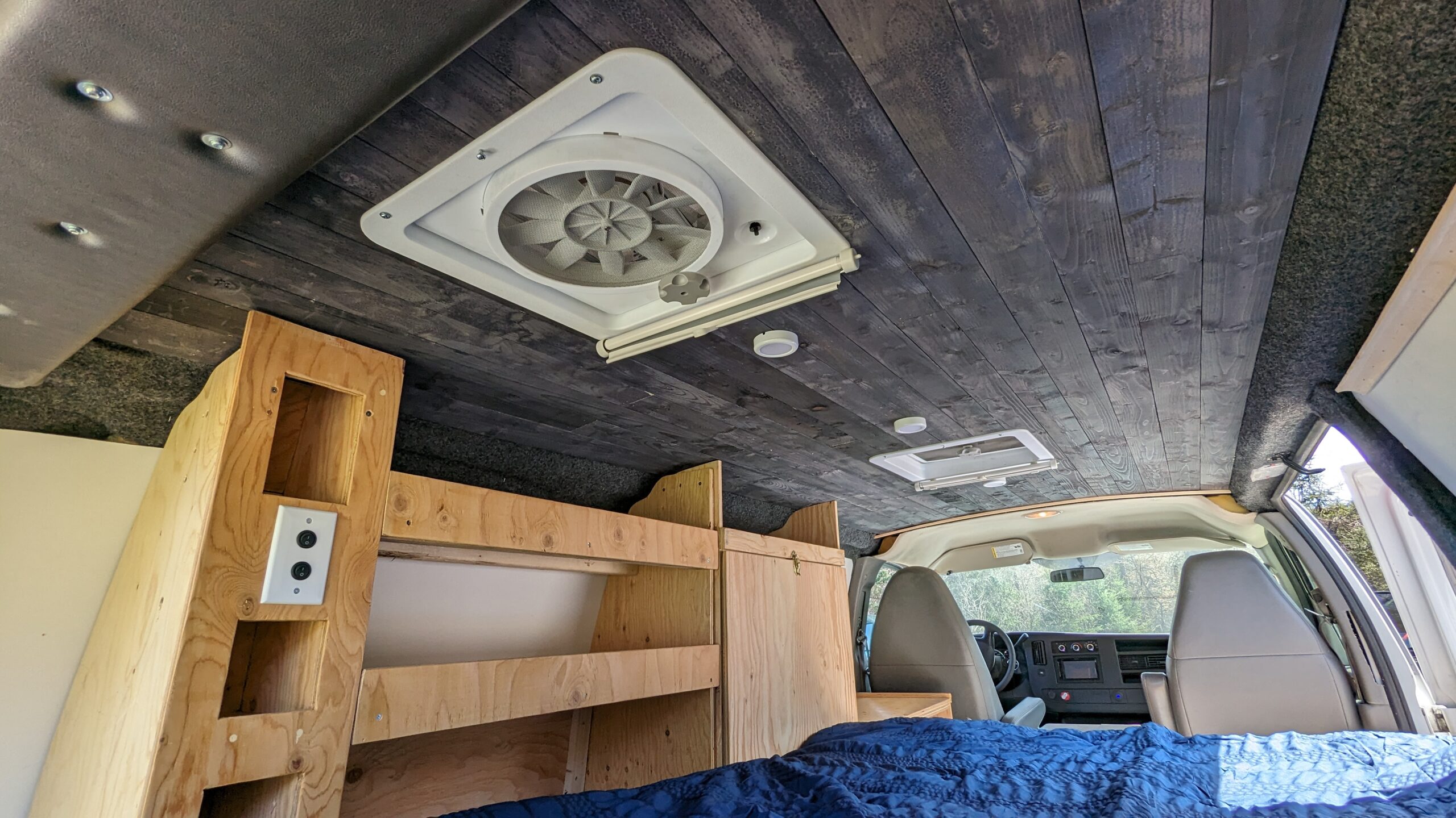 Ventilation au plafond pour vous garder au frais