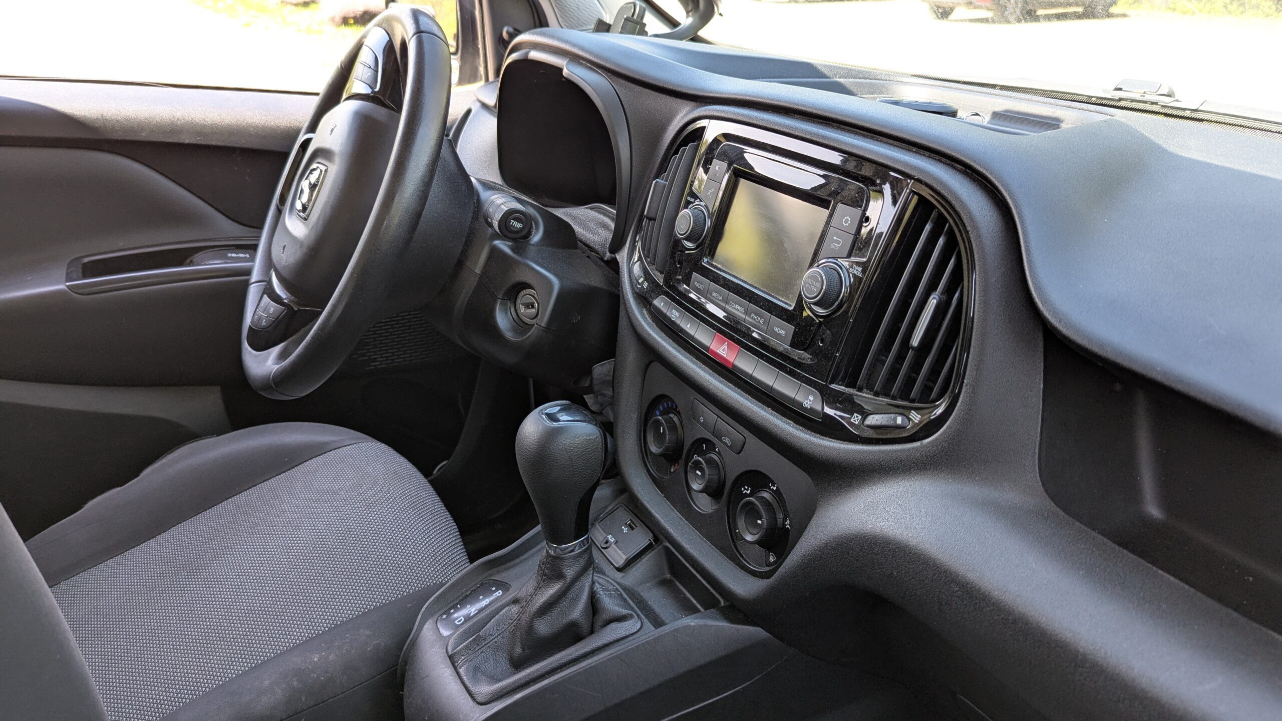 Régulateur de vitesse, radio Bluetooth et caméra de recul