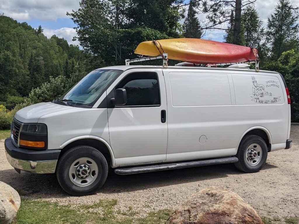 Shoebill Plumber tout équipé pour transporter votre kayak ou canot